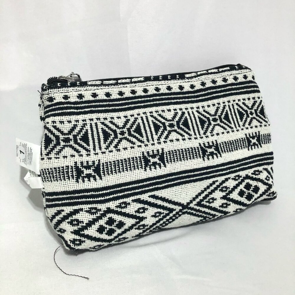 Thirty One Reversible Pouch (NWT) Rio Weave - Picture 2 of 3